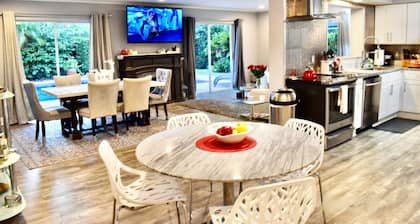 Casa Bella / Moderni ylellinen ja avoin tila / 4 sänky + toimisto / 4 kylpyä / iso poo