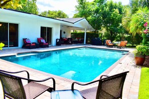 Outdoor pool - Casa Bella (Maitland)