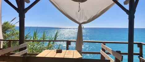 屋外ダイニングエリア