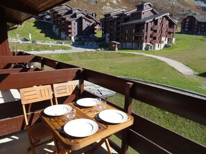 Outdoor dining - Apartment 2 bedrooms 5/6 people duplex 38m2 at the foot of the slopes (La Plagne Tarentaise)