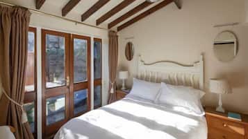 7 bedrooms, iron/ironing board, free WiFi, bed sheets