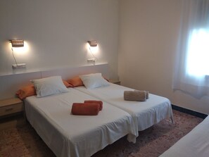 3 bedrooms, iron/ironing board, travel cot, free WiFi