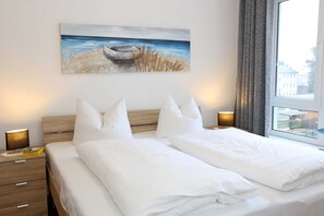 2 bedrooms, iron/ironing board, WiFi