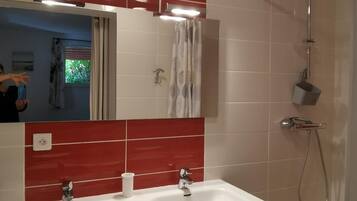 Een douche, een haardroger