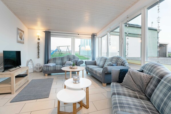 TV, fireplace, video games