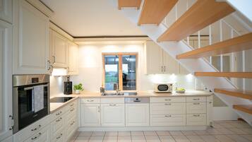 Kühlschrank, Mikrowelle, Ofen, Geschirrspüler