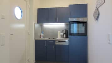 Refrigerador, horno, lavavajillas y cafetera y tetera