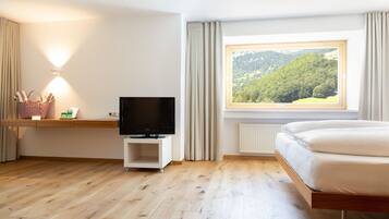 1 bedroom, in-room safe, desk, WiFi