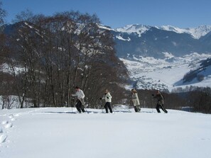A snowy landscape with four people skiing. - Junior Suite - Hotel Krone Lingg GmbH & Co KG (Au)