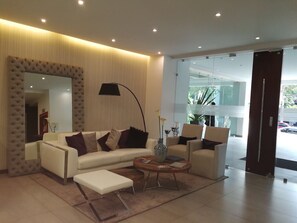 Lobby sitting area - GTZ10 Executive Residence (Guatemala City)