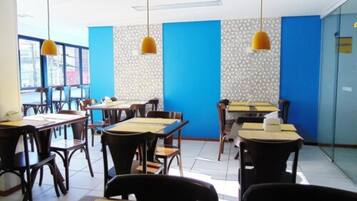 Desayuno completo incluido todos los días