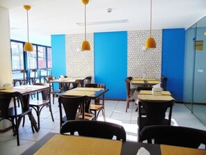 Free daily full breakfast - Expresso R1 Hotel (Maceió)