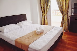 Family House, 6 Bedrooms, Bay View | 6 bedrooms, laptop workspace, soundproofing, iron/ironing board