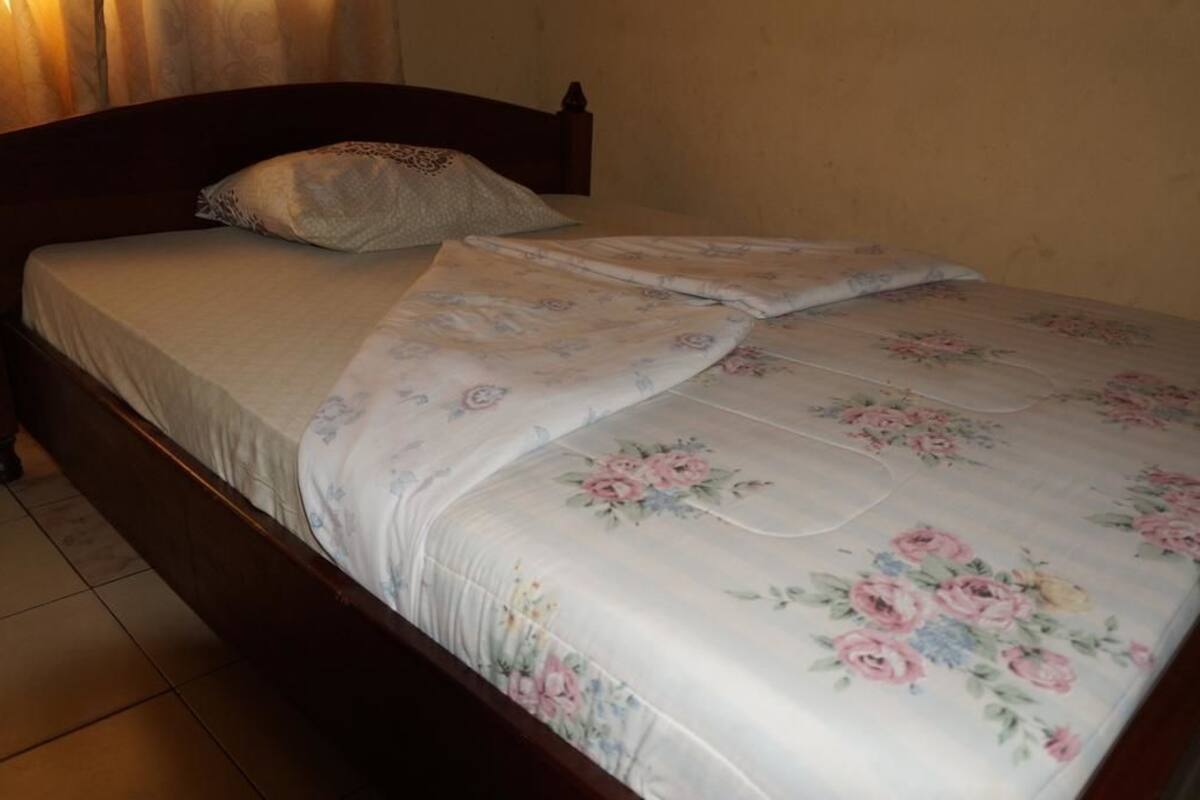In-room safe, iron/ironing board, free WiFi, bed sheets