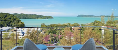 Minibar, in-room safe, desk, laptop workspace