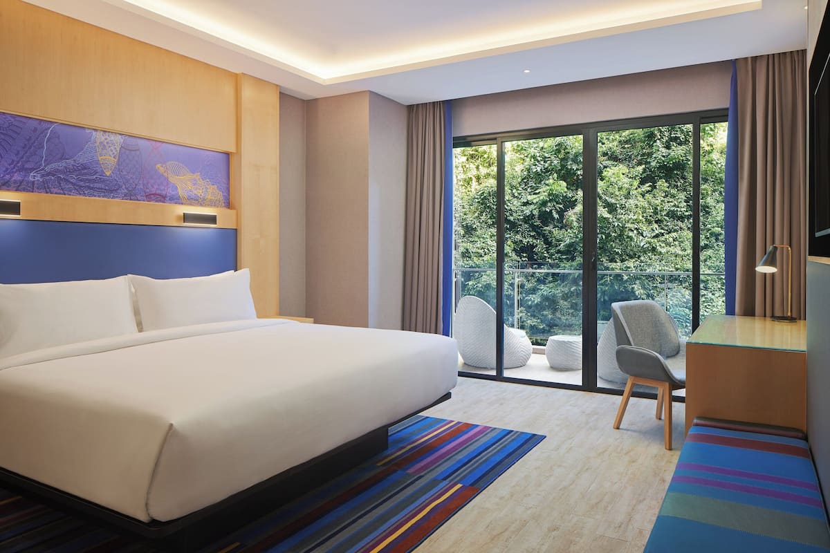 Minibar, in-room safe, desk, laptop workspace