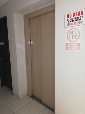 Interior detail - La Quinta de Allison Hotel & Backpackers (Lima)