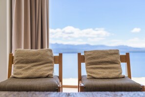 Deluxe-Apartment, 3 Schlafzimmer, Seeblick (TD7) | Wohnbereich