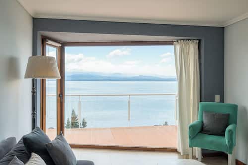 Apartamento, 3 quartos, vista para o lago (TD10) | Área de estar | Smart TV 42 polegadas com canais via satélite, Netflix, pisos aquecidos
