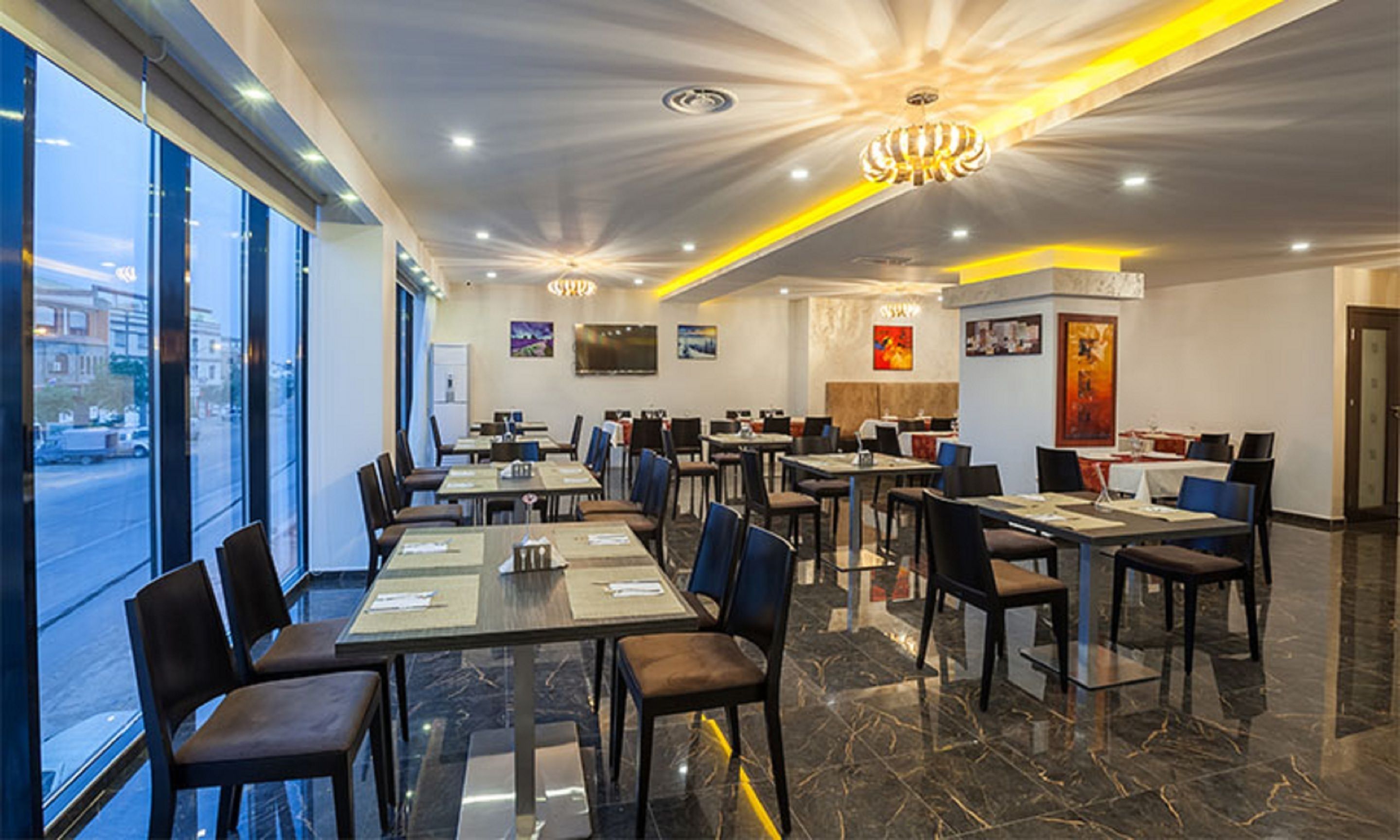 Breakfast, lunch, dinner served; local and international cuisine 