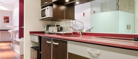 Standard Apartment, 2 Twin Beds | Private kitchenette | Fridge, microwave, coffee/tea maker, electric kettle