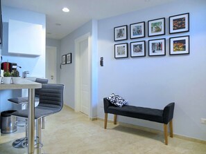 Coin salon dans le hall