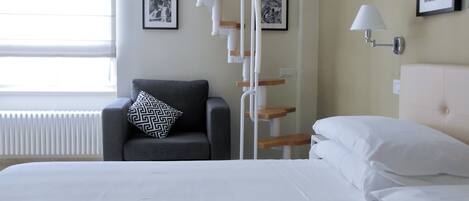 Deluxe Room | Premium bedding, pillow-top beds, minibar, in-room safe