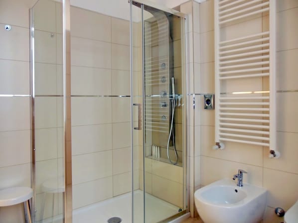 Familien-Suite | Badezimmer