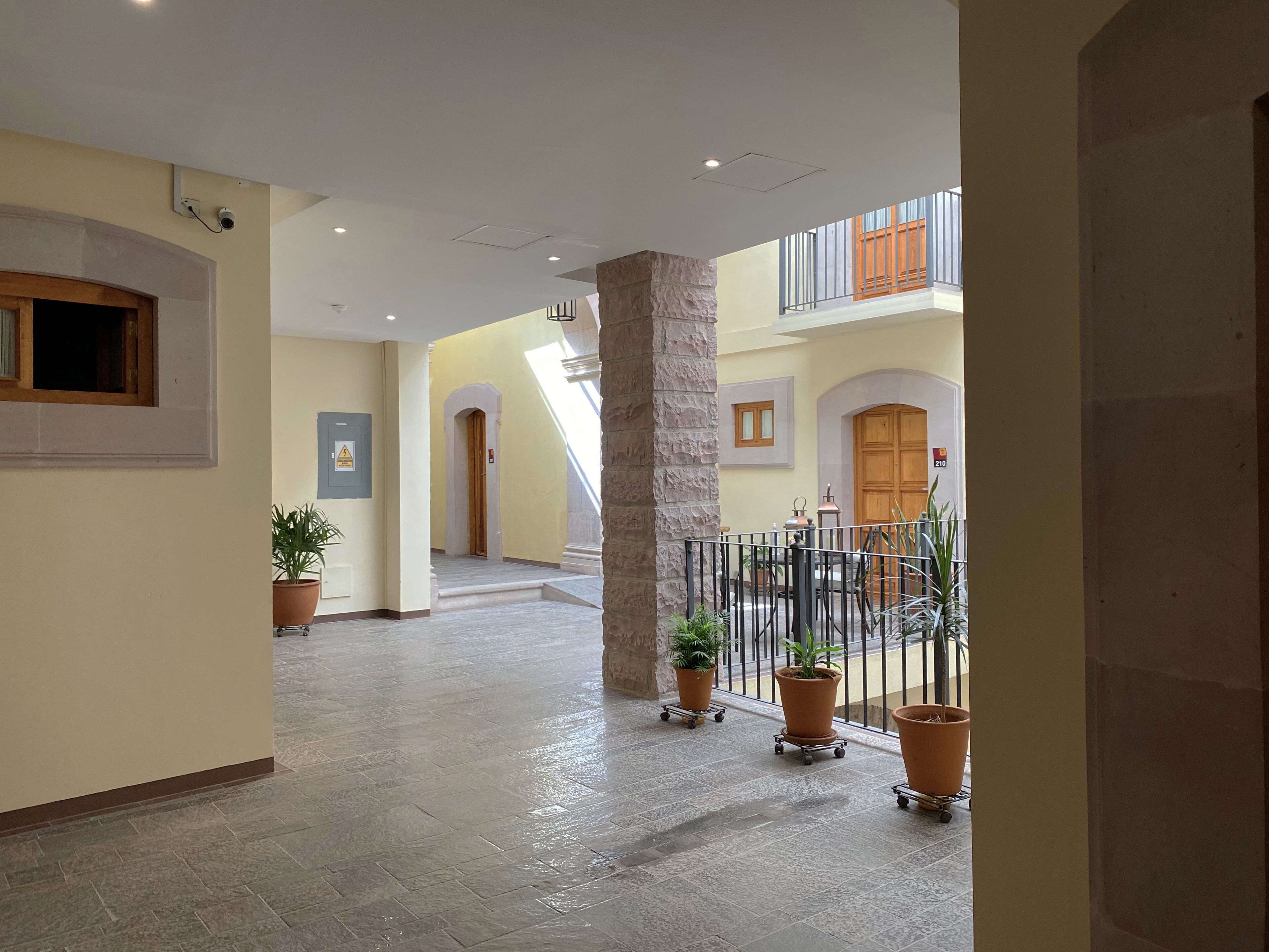 flat-screen tv, netflix