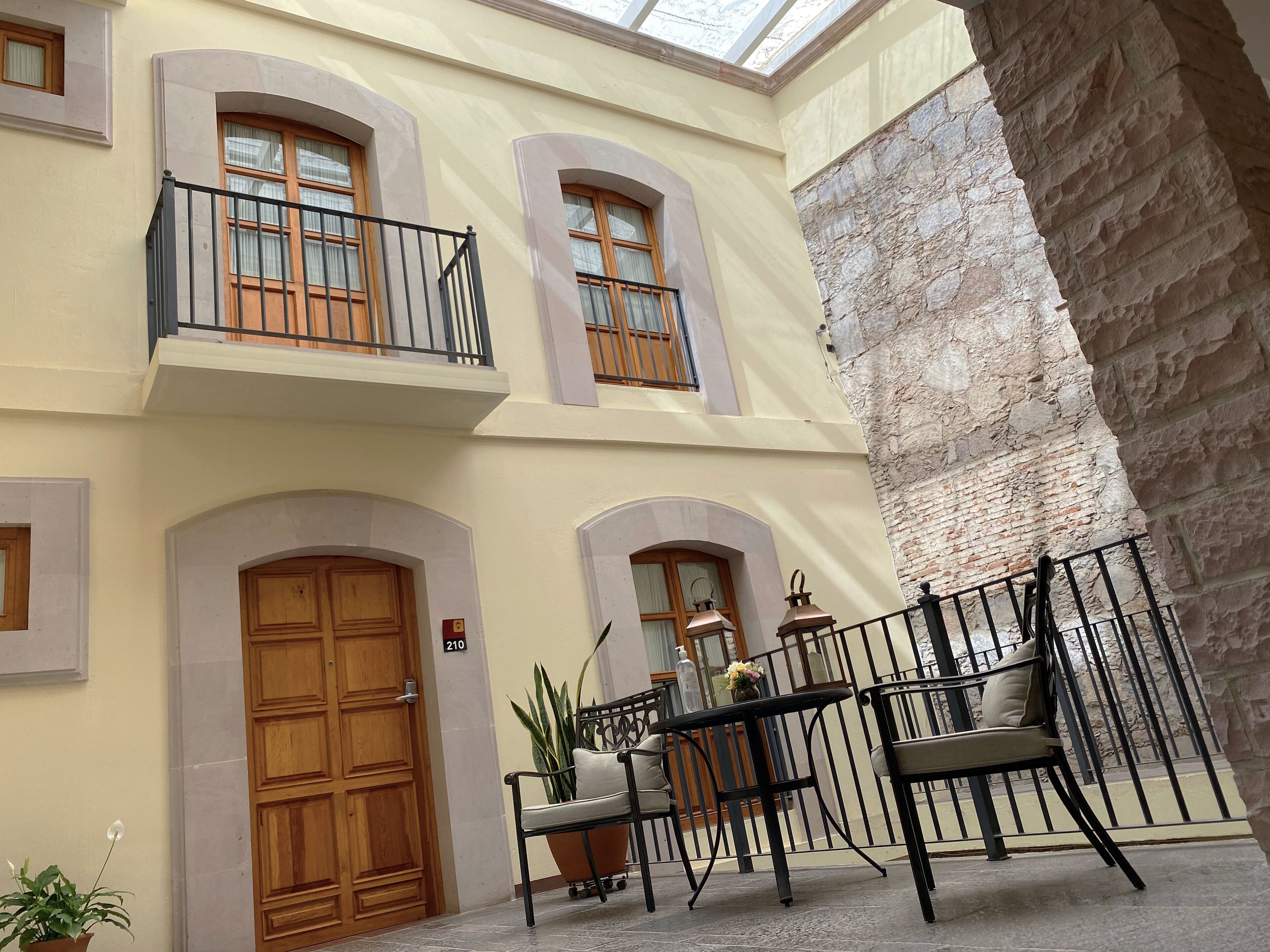 flat-screen tv, netflix