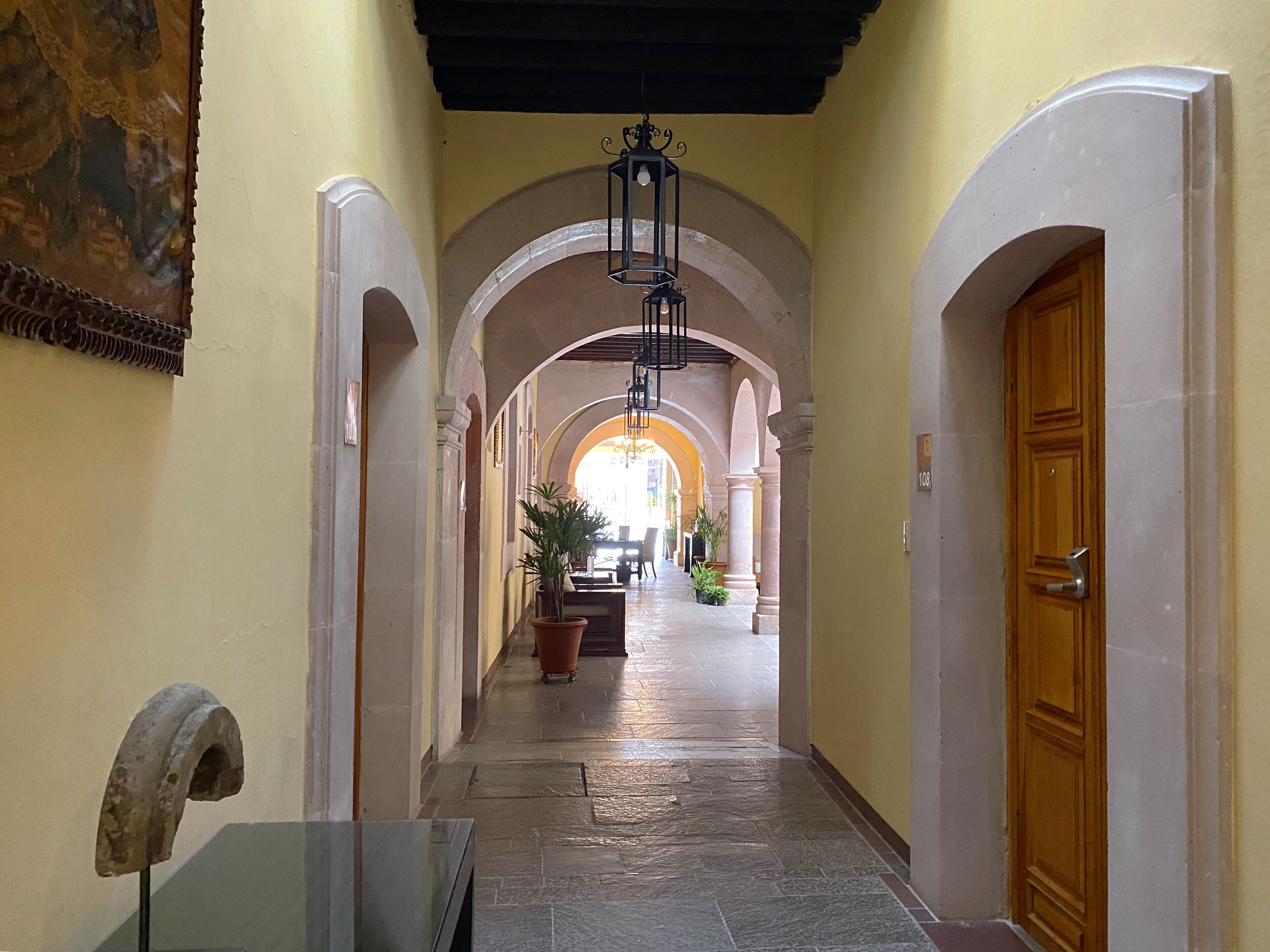 flat-screen tv, netflix