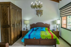 Suite junior, varias camas, no fumadores | Ropa de cama de alta calidad, wifi gratis, ropa de cama
