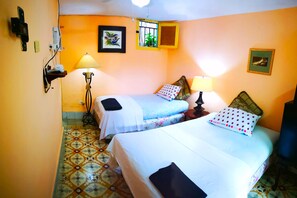 Economy-dobbeltværelse - flere senge - ryger | Minibar, pengeskab på værelset, individuelt design