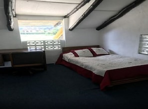 Cabana, várias camas, para não fumantes | 2 quartos, Wi-Fi de cortesia, acesso para cadeiras de rodas