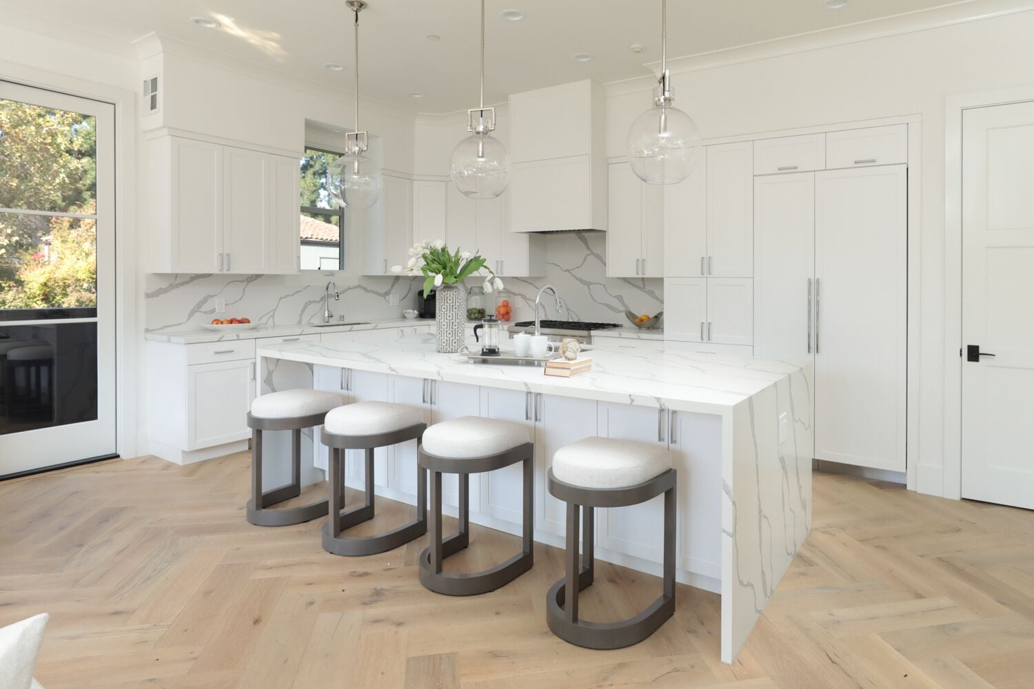 Luxury Penthouse | Private kitchen | Full-sized fridge, microwave, oven, cookware/dishes/utensils