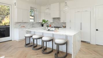 Luxury Penthouse | Private kitchen | Full-sized fridge, microwave, oven, cookware/dishes/utensils