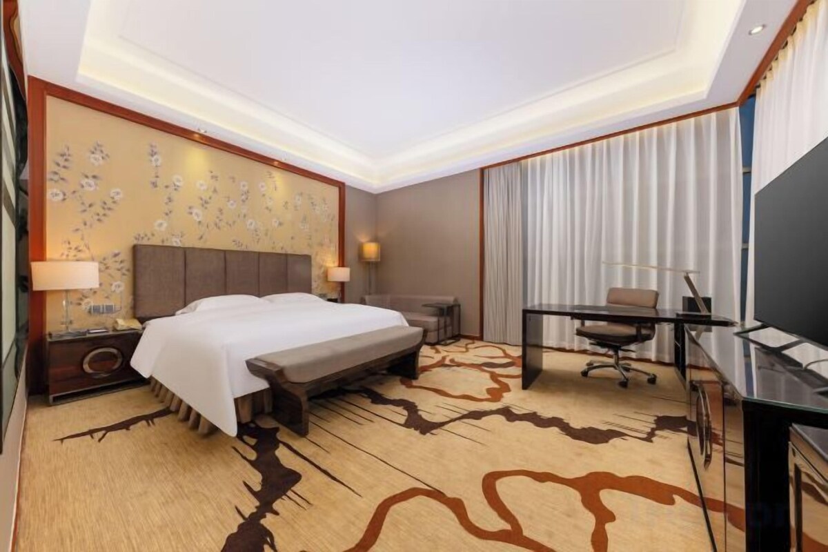 In-room safe, desk, rollaway beds, free WiFi