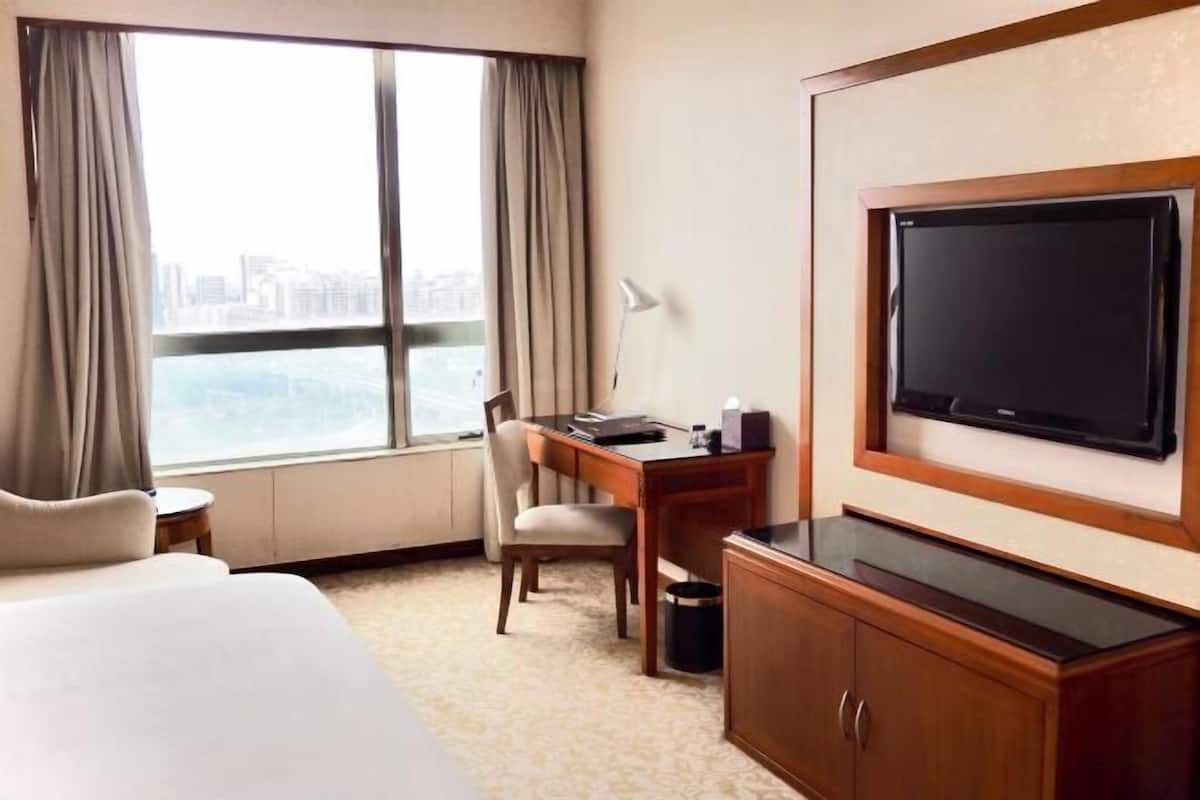 In-room safe, desk, rollaway beds, free WiFi