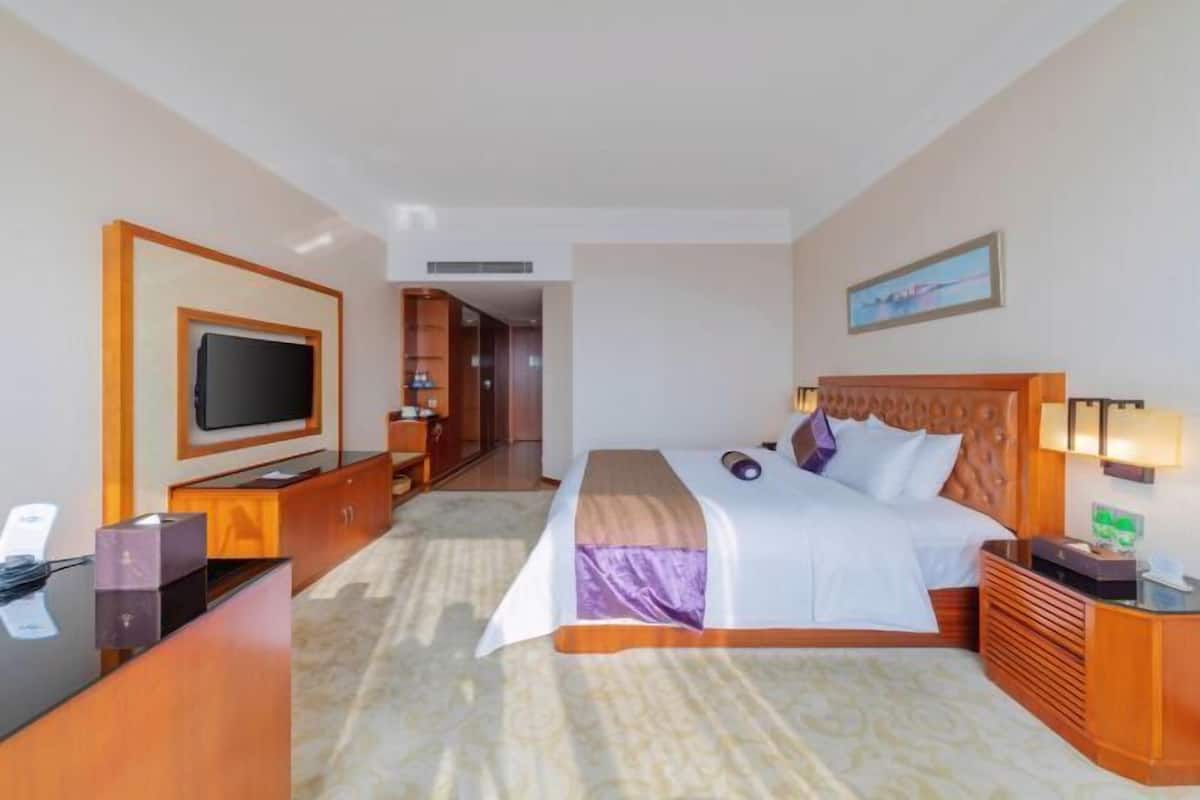 In-room safe, desk, rollaway beds, free WiFi