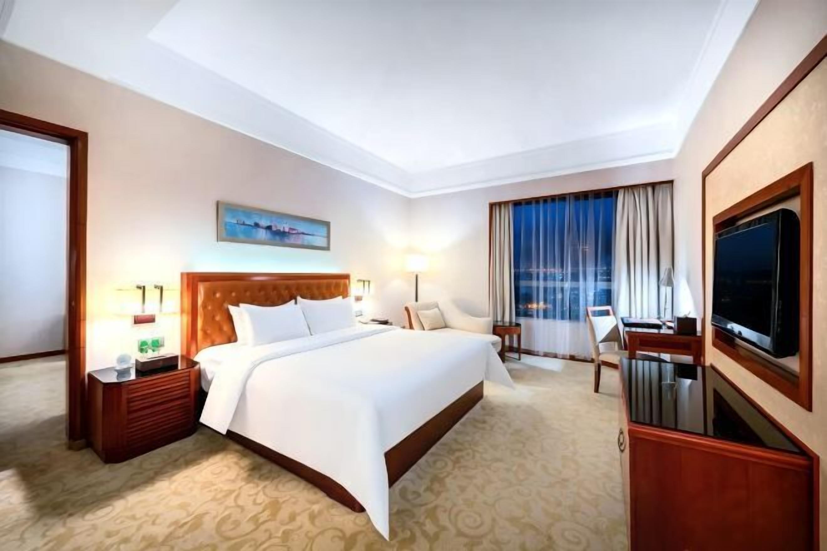 In-room safe, desk, rollaway beds, free WiFi