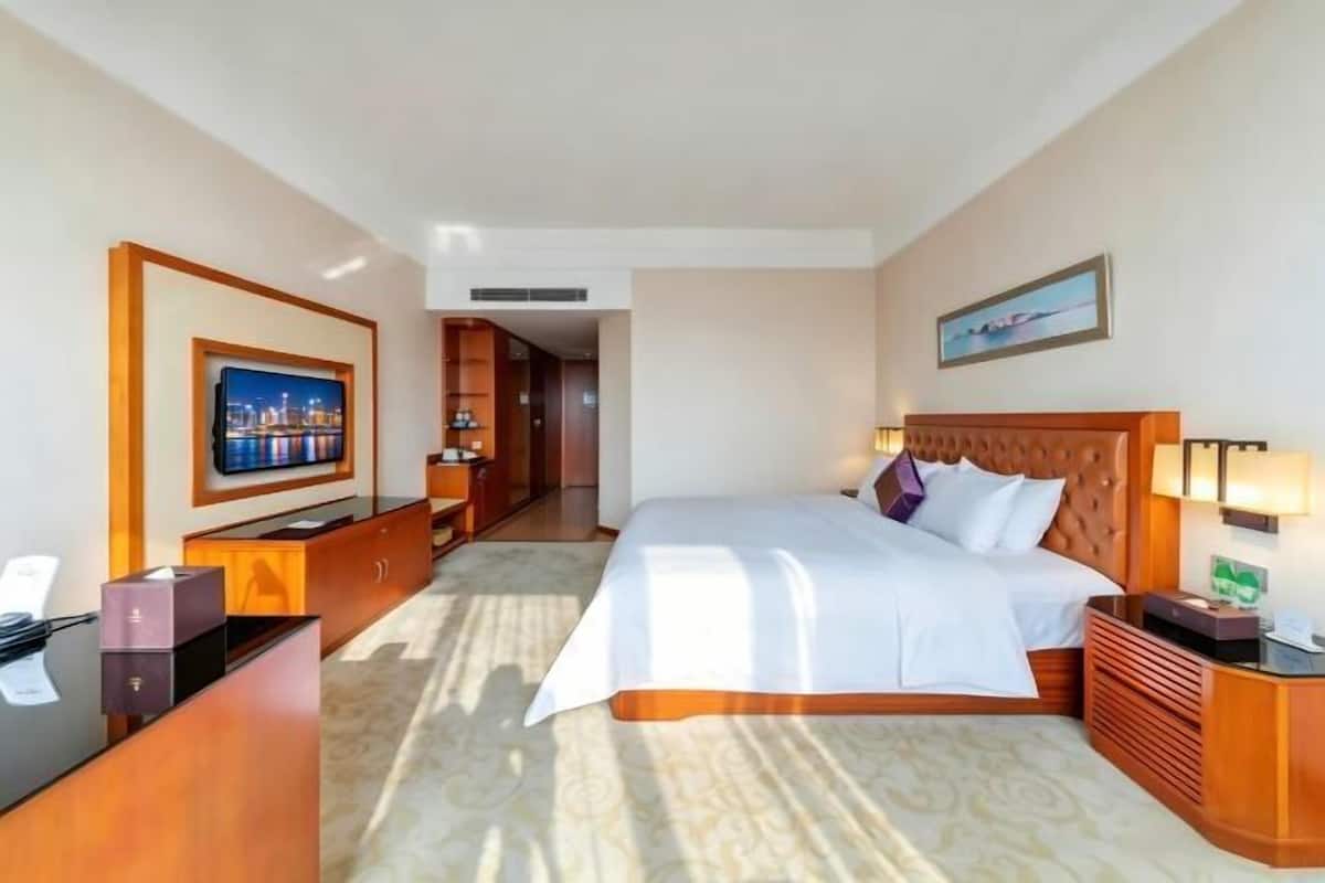 In-room safe, desk, rollaway beds, free WiFi