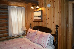 Cabin 2 | 1 bedroom, individually decorated, iron/ironing board, free WiFi