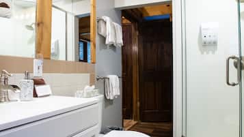 Family Cabin, 1 Bedroom, Kitchen, Mountain View (dog friendly) | Bathroom | Shower, hair dryer, towels, soap