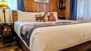 Family Cabin, 1 Bedroom, Kitchen, Mountain View (dog friendly) | Premium bedding, memory-foam beds, individually decorated - Alpen Way Chalet Mountain Lodge (Evergreen)