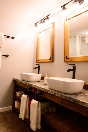 Standard Suite, Accessible, Kitchen (no pets allowed) | Bathroom