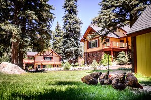 Building design - Alpen Way Chalet Mountain Lodge (Evergreen)