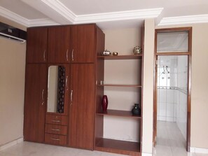 Deluxe Single Room, 1 Large Twin Bed, Non Smoking | Room amenity - Double Tree Hotel Ghana (Accra)