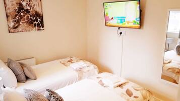 Kamer, 1 twee- of 2 eenpersoonsbedden, gemeenschappelijke badkamer (DELUXE EXTRA)