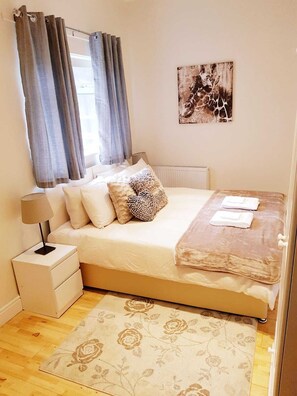 Double or Twin Room, Shared Bathroom (DELUXE EXTRA) - Cogie Abode (Enfield)