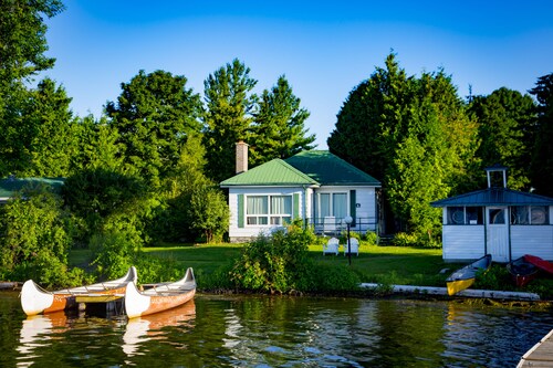 Elmhirst's Resort - On a lake